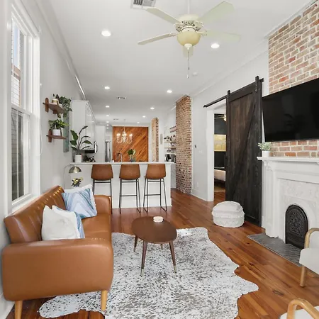 Upscale 3 Bed 2 Bath Private Home In Uptown New Orleans! Close To Magazine Street, Universities, & French Quarter